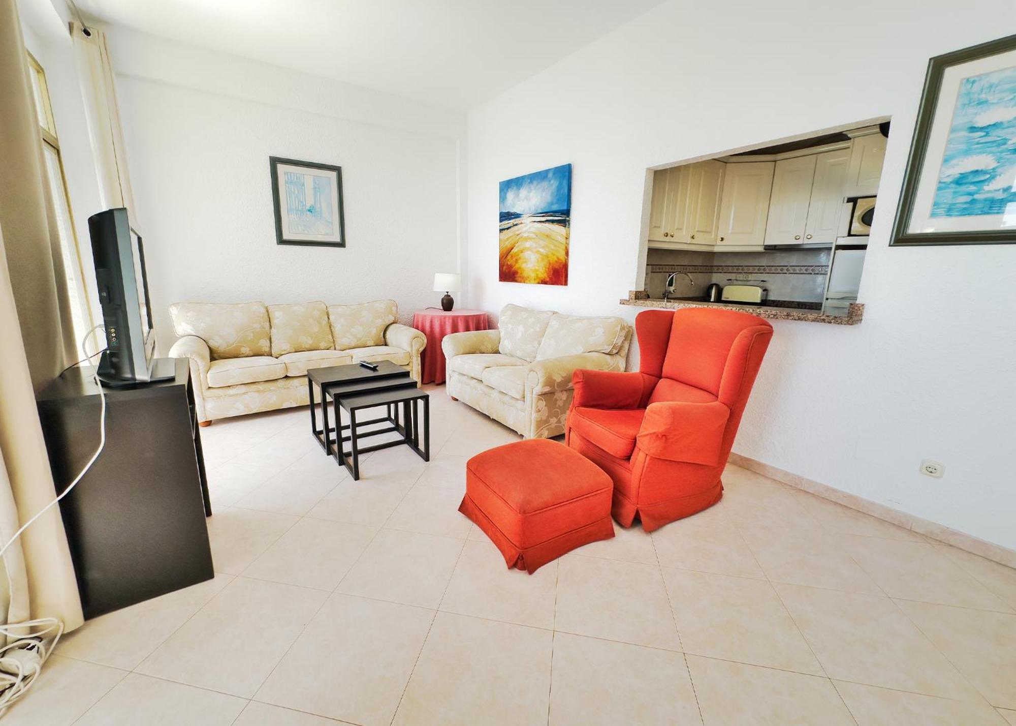 Skol 335. Fantastic Beachfront Facing South. Leilighet Marbella