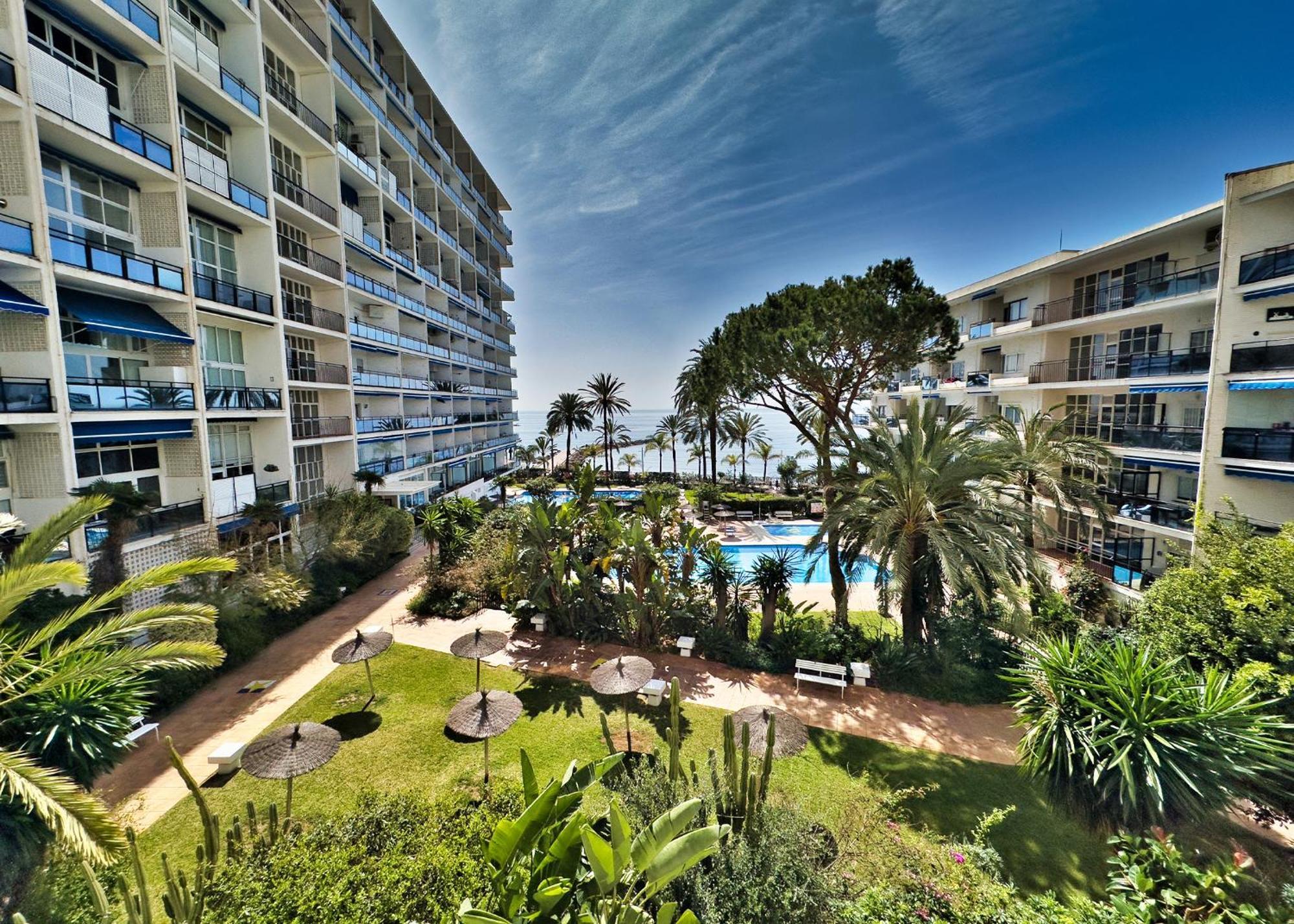 Skol 335. Fantastic Beachfront Facing South. Leilighet Marbella