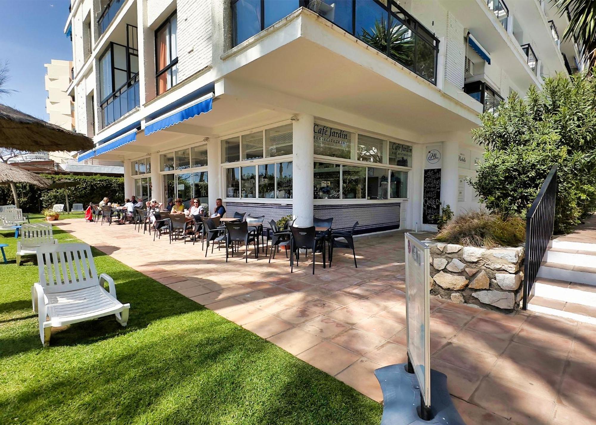 Skol 335. Fantastic Beachfront Facing South. Leilighet Marbella